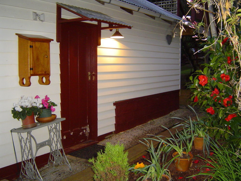 Stone'S Throw Cottage Bed And Breakfast Belgrave Eksteriør billede