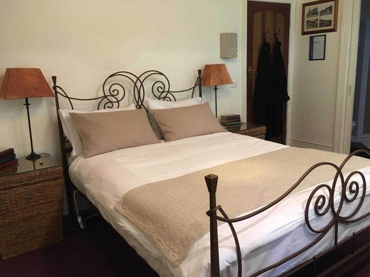 Stone'S Throw Cottage Bed And Breakfast Belgrave Eksteriør billede